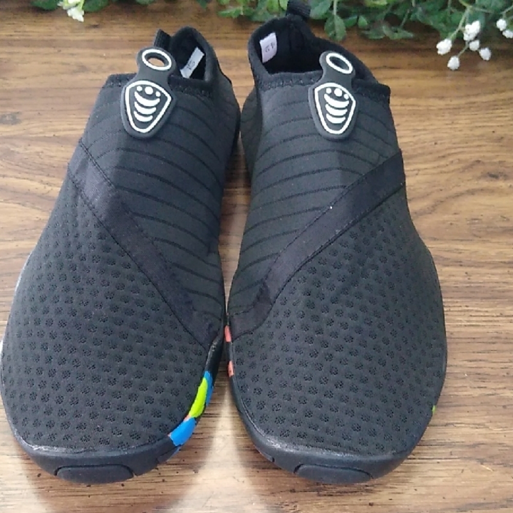 Black Slip-On Flexible Beach Water Shoes EU 42 US 8.5 Mens/ 10.5 Women's